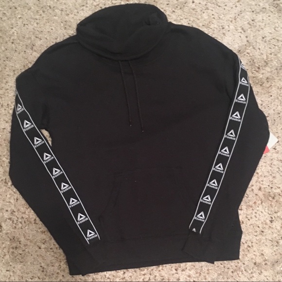 Tops - ✨Sale✨NWT Reebok Sweatshirt